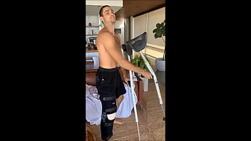 Preview 3 of Mom Fuck Son Dad Watces - Noah Centineo mostrando seus maravilhosos pentelhos. Queria estar com eles agarrados nos meus dentes de tanto mamar esse macho