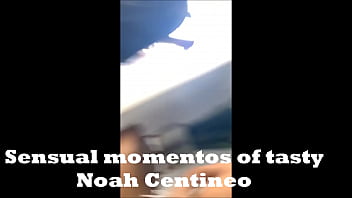 Preview 1 of Mom Fuck Son Dad Watces - Noah Centineo mostrando seus maravilhosos pentelhos. Queria estar com eles agarrados nos meus dentes de tanto mamar esse macho