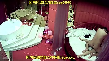 Preview 2 of Son Of Sobek - 貌似刚开完趴的胖哥真会玩让女友穿着骑在上面啪啪