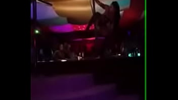 Preview 2 of Indan Por - TEIBOLERA MEXICANA EN EL TUBO BAILANDO LAPDANCE STRIPER
