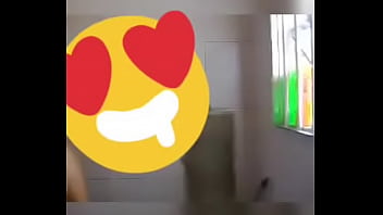Preview 1 of Swdi Porn - Masturbando no chuveiro
