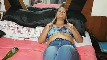 Preview 1 of Xxxxx 208 - BBB !!! Paty fica b. louca na festa e faz xixi nas cal&ccedil_as na frente dos brothers !!! Paty Bumbum - El Toro De Oro
