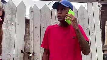 Preview 1 of Old Man Foot Sex - Samantha Munhoz se perdeu na favela e tomou surra de piroca - Parte 1