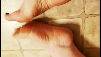 Preview 2 of Bhabi Khet - Thiccc girl toes