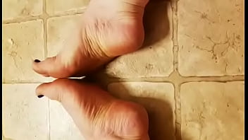 Preview 1 of Bhabi Khet - Thiccc girl toes
