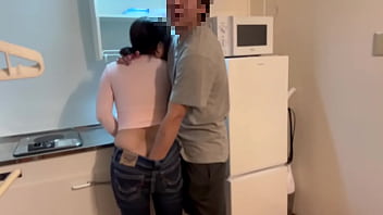 Preview 1 of Xxx Caty Cole - 妻がキッチンで皿洗い中にお尻を見ていたらムラムラしてきて、こ◯もが学校から帰ってくる前にSEXする夫婦。