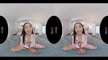 Preview 1 of Philippines Sex Vedio - VRALLURE How Well Do You Know Avery Black?