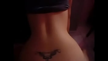 Preview 1 of Sunny Sex Utube - Madre Milf de tremendo culo le dan verga como a yegua