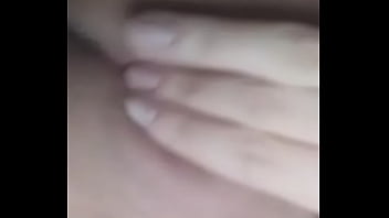 Preview 2 of Xxx Holandesasxxx - putinha safada metendo o dedinho na bucetinha molhada
