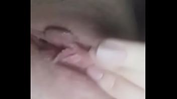Preview 4 of Xxx Holandesasxxx - putinha safada metendo o dedinho na bucetinha molhada