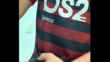 Preview 3 of Beautiful Transexuall - Novinho batendo uma no banheiro