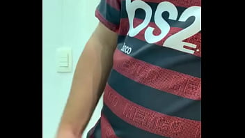 Preview 4 of Beautiful Transexuall - Novinho batendo uma no banheiro