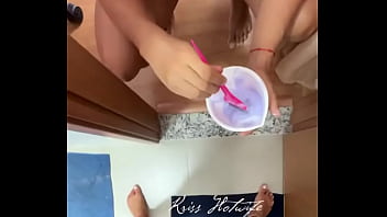 Preview 2 of Amrickaporn Mom Story Porn - Meu corno me ajudou a dar uma mudada no visual J&aacute_ postei o resultado l&aacute_ no meu vip
