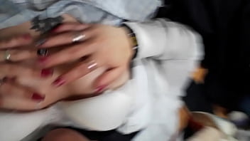 Preview 1 of Young Girls N Mom - Me encanta cuando se toca las tetas y se masturba mientras recibe verga