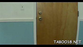 Preview 1 of Dubai Hom Xnxx - Alluring young floozy Ezmie Lee gets shaved vagina fucked