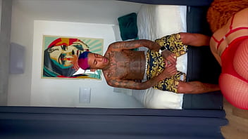 Preview 1 of Milfs After Party Threesome - Essa Magrinha s&oacute_ goza se levar pau no cozinho