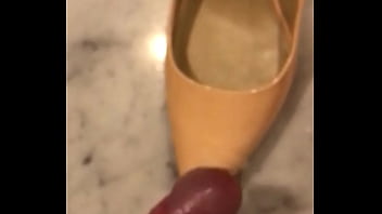 Preview 3 of Gay Adorable - Paja en los zapatos de mi suegra