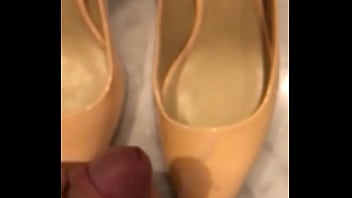 Preview 4 of Gay Adorable - Paja en los zapatos de mi suegra