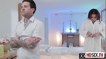 Preview 2 of Xxxvidas Foulmvees - Brunette came for a massage and received a powerful orgasm from sex