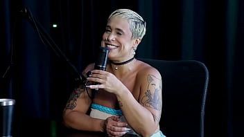 Preview 2 of Kelly V - Tem um p&uacute_blico misto,  &eacute_ MILF,  pegou um que brochou e j&aacute_ passou muita raiva,  por isso escolhe suas batalhas - Just Joana (WATCH ON: SHEER/RED)