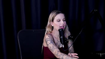 Preview 1 of Kelly V - Tem um p&uacute_blico misto,  &eacute_ MILF,  pegou um que brochou e j&aacute_ passou muita raiva,  por isso escolhe suas batalhas - Just Joana (WATCH ON: SHEER/RED)