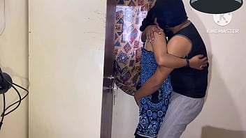 Preview 1 of Indian Lucky Boy - Se preparaba para salir pero primero le saque su leche