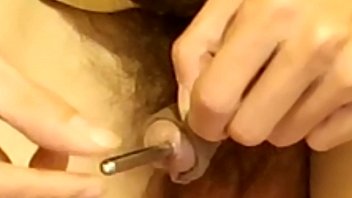Preview 2 of Lesbians Game And Fingering - 從尿道插異物
