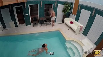 Preview 1 of Video Incesto En Peru - HUNT4K. El due&ntilde_o del peque&ntilde_o centro de spa seduce a la perra morena
