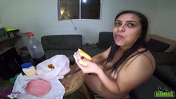 Preview 3 of Moms Step Son Blondes - Comendo um lanche pelada - Gabriela Ramos - Bettohfitness