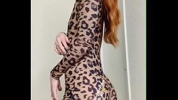 Preview 2 of 1 Iphone - Mujer sexy con ropa de a. print
