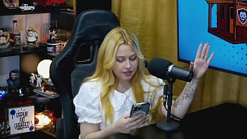 Preview 2 of Xxxx Xhd Videos - A Ninfeta Viamms Avalia o Mastro do Ruan e deu uma boa nota,  ser&aacute_ que ela gostou da Rola dele? - P&aacute_pum no Barraco!