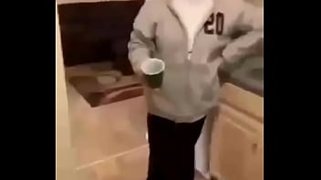 Preview 1 of Pablik Porm Vedo - Milf leva ovada na cara e fica boquiaberta