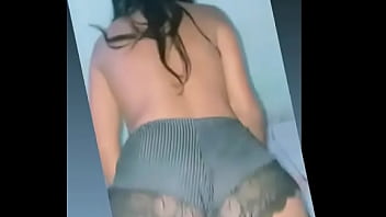 Preview 3 of Y Jj - Novinha gostosa dan&ccedil_ando funk e se acaba de se rebolar