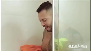 Preview 3 of Paexxx I Have To Go To The Store - Banho de mijo do Viktor Rom