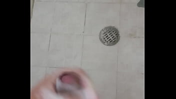 Preview 2 of Naze Iqbal Sex - Chico de 18 se masturba en la ducha