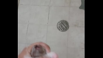Preview 3 of Naze Iqbal Sex - Chico de 18 se masturba en la ducha