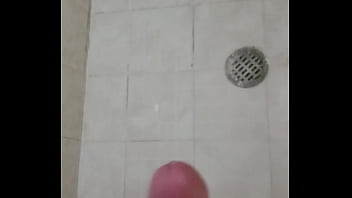 Preview 4 of Naze Iqbal Sex - Chico de 18 se masturba en la ducha