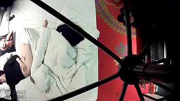 Preview 1 of Shower Wife Finger - 情趣酒店逼毛很性感的美眉被猥琐男侧入射逼毛720P高清无水