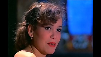 Preview 4 of Ebony Lesbian Babysitter - Inicia&ccedil_&atilde_o universit&aacute_ria 1979