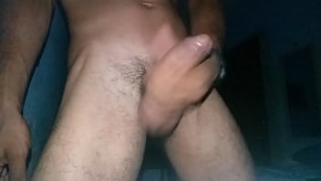 Preview 3 of Dominas Pee On Slave - Novinho dotado de pau grosso.
