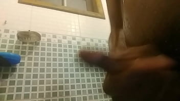 Preview 4 of Vuclib Sex - Novinho batendo uma no banho