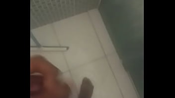 Preview 2 of Big Navescom - Tocando bronha no banho