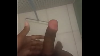 Preview 3 of Big Navescom - Tocando bronha no banho