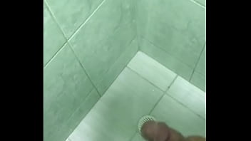 Preview 4 of Sister Mother Blackmail - Batendo punheta no banho querendo um cuzinho apertado
