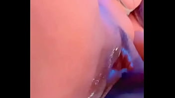 Preview 2 of Dog Is Dog Sexy Video - JOI VIRTUAL SEX - Morena com Bunda Grandecacheada / Shorts Jeans / Voc&ecirc_ ESGUICHA Na Buceta POV ASMR