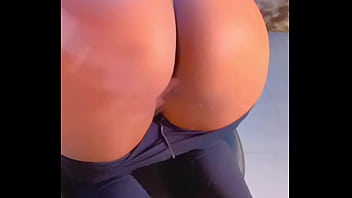 Preview 1 of Dog Is Dog Sexy Video - JOI VIRTUAL SEX - Morena com Bunda Grandecacheada / Shorts Jeans / Voc&ecirc_ ESGUICHA Na Buceta POV ASMR