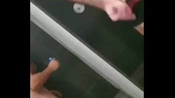 Preview 1 of Solcito Arg - Batendo uma para o vizinho de box