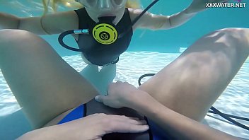 Preview 3 of Indian Xxx Sexpornvideos - Hungarian lesbian babes underwater Vodichkina and Farkas