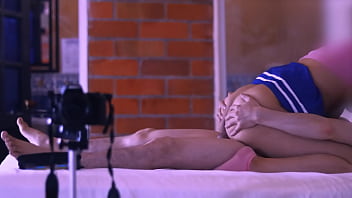 Preview 1 of Jooporn Com - El padrastro y la mejor amiga se rozaron disimuladamente en el jard&iacute_n.