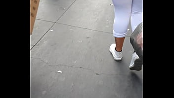 Preview 4 of Sex Of Sadia - Culona en leggins blancos Transparencias